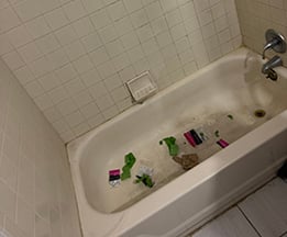 An image of an aged and outdated tub in Lakewood Colorado that was over 40-years-old and in need of repair