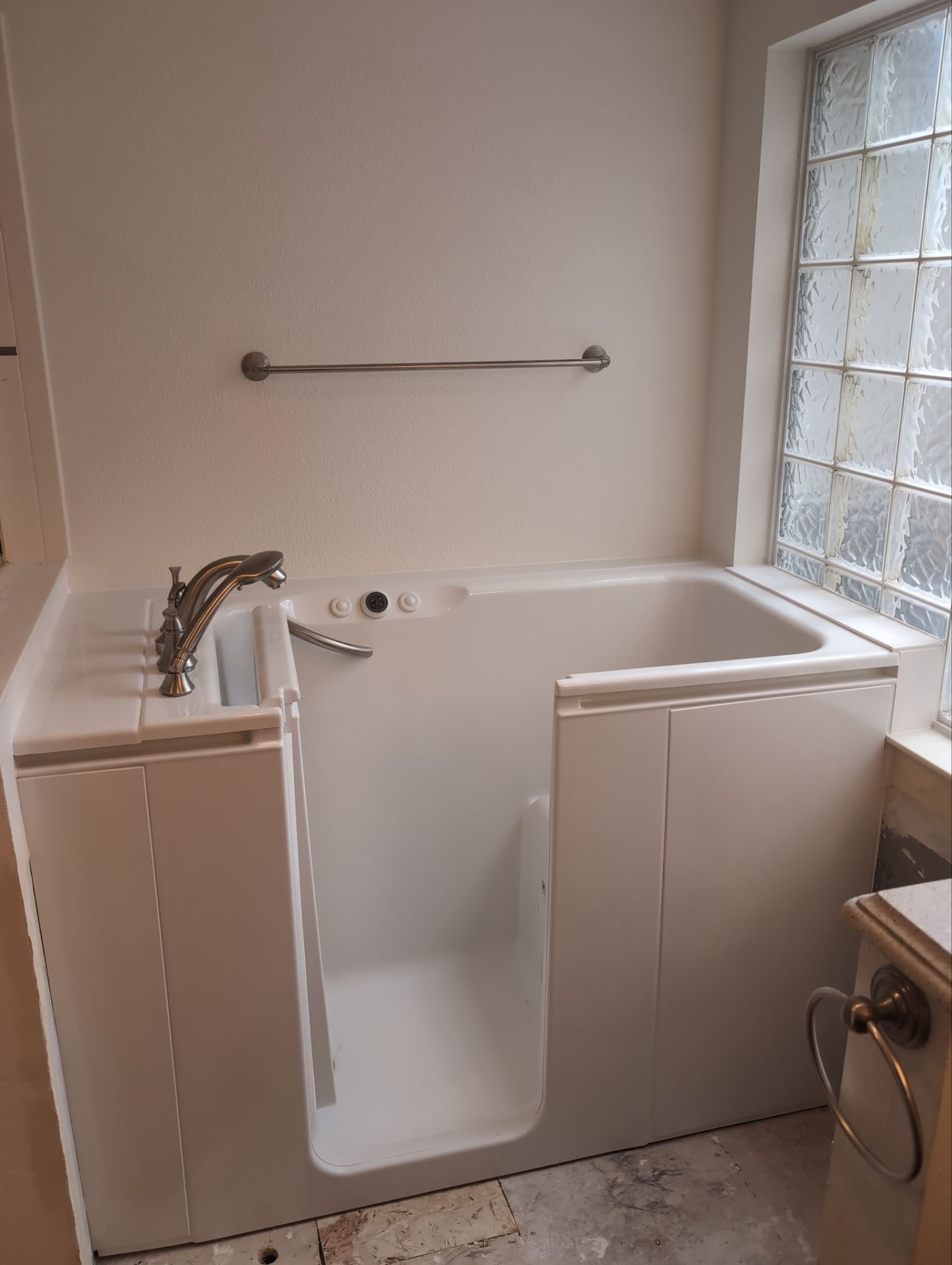 Aging-in-place bathroom upgrade on Ridge Creek Road in Fort Collins with a walk-in tub and accessibility-focused design
