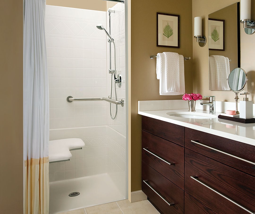 aquatic-accessible-36InchTransferShowers